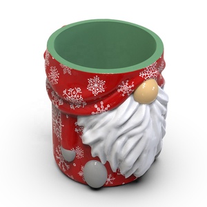 Taza de Cerámica Navideña Decorativa 3D Roja y Verde de Alta Gama, con Diseño de Gnomo Sentado y Copo de Nieve, para Regalo - Product Image 2
