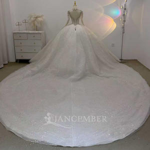 Robe de mariée moderne JJ120 à col montant, style princesse, avec broderies de fleurs en dentelle et cristaux, et traîne chapelle - Product Image 3