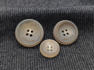 Sanko Tùy Chỉnh Cổ Điển Nâu Vòng Nhựa 4-Lỗ Nút Cho Người Đàn Ông Của Phù Hợp Với Và Áo Sơ Mi May Quần Áo Hàng May Mặc Màu Đen 4 Sừng Phụ Kiện - Product Image 2