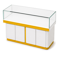 Vitrine d'exposition de style chinois en panneaux stratifiés blancs avec bordure dorée, éclairage LED et îlot en verre pour boutique de détail et exposition de parfums