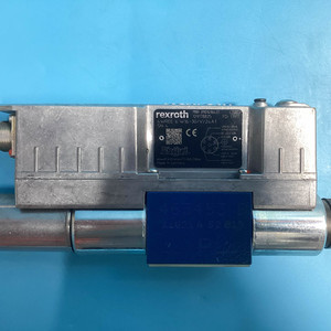 Contrôleur directionnel proportionnel hydraulique OBE d'origine R901496437 4WREE6W16-3X/V/24A1 pour machine d'injection - Product Image 6