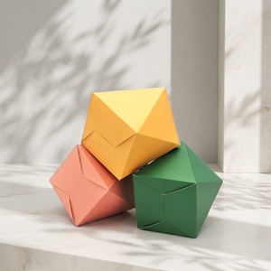 Juego de Cajas Triangulares Facetadas en Dorado, Amarillo Coral, Verde Bosque, para Exhibición de Joyería, Venta al Por Mayor - Product Image 2