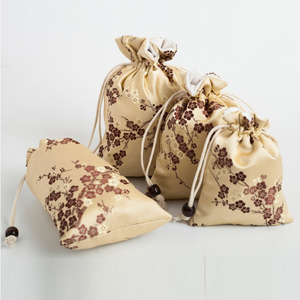 Bolsas de tela pequeñas personalizadas al por mayor, accesorios de joyería de tela, bolsitas para pulseras, embalaje de regalo y promociones - Product Image 1