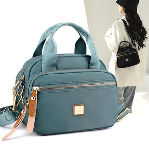 Женская Водонепроницаемая нейлоновая сумка-Кроссбоди на молнии - Product Image 1