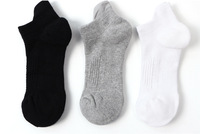 Chaussettes de sport basses pour hommes, personnalisées OEM, en coton absorbant la transpiration, avec languette coussinée, idéales pour l'entraînement et la gym.