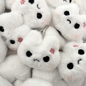 Porte-clés en peluche coloré en coton PP avec détails amusants, breloque <span class=keywords><strong>de</strong></span> sac pour filles <span class=keywords><strong>de</strong></span> 8 à 13 ans - Product Image 5