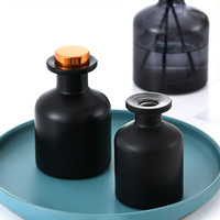 Vente en gros nouvelle bouteille diffuseur d'huile de parfum en verre vide bouteille d'huile de parfum diffuseur noir mat pour diffuseurs