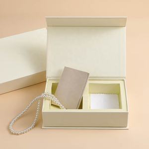 Boîte d'emballage pour <span class=keywords><strong>bijoux</strong></span> en microfibre avec logo personnalisé, sac en papier, boîte à <span class=keywords><strong>bijoux</strong></span> magnétique pour collier, bague, coffret cadeau, boîte d'expédition pour <span class=keywords><strong>bijoux</strong></span> - Product Image 1