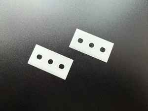 Оптовая цена: Керамические лезвия для бритвы из циркония с тремя отверстиями, 43*22*0.2 мм - Product Image 4