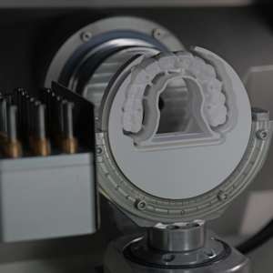 Machine de fraisage Yucera à fonctionnement fluide avec système de collecte des poussières pour un traitement propre du PMMA, PMMA Cad Cam - Product Image 5