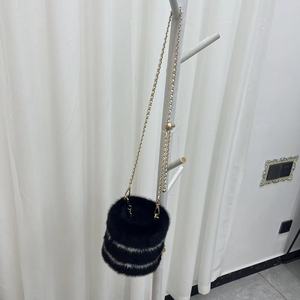 กระเป๋าพาดลำตัวแบรนด์ดีไซเนอร์หรูสำหรับฤดูใบไม้ร่วงและฤดูหนาวกระเป๋าขนสัตว์อบอุ่น - Product Image 1