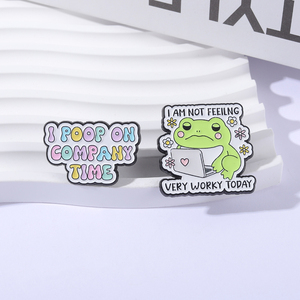 Broches en émail pour le lieu de travail, motif grenouille, je ne me sens pas très bien au travail aujourd'hui, je fais pipi pendant le temps de travail, badge cadeau pour les employés de bureau - Product Image 2