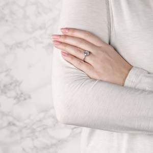 Bague de fiançailles en moissanite coupe coussin pour femme ensemble de lunette Solitaire anniversaire cadeau d'anniversaire bague de mariage de mariée - Product Image 6