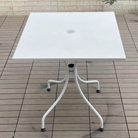 Offre Spéciale prix d'usine table ronde carrée en métal noir tables de café de cantine de restaurant en plein air avec trou pour parapluie
