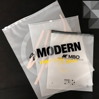 Sacs d'emballage pour vêtements biodégradables avec logo personnalisé en relief, fermeture éclair, 100 pièces, pochettes en plastique EVA givré recyclé, expédition de vêtements