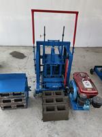 Machine de fabrication de briques diesel mobile stable et économique avec moule remplaçable 12P