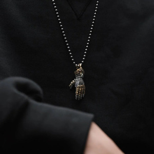 [Hand God] Ciondolo <span class=keywords><strong>a</strong></span> Forma di Mano in Rame Elettroplaccato con Catena per Uomo, Ornamento Personalizzato <span class=keywords><strong>da</strong></span> Collezione, Regalo Artistico per Fidanzato - Product Image 5
