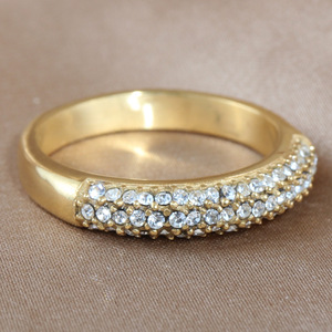 Bague en or Yunnique avec pierres blanches serties pavé, bijoux de mode pour femme, cadeau - Product Image 1