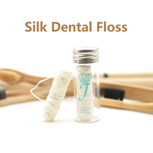 Fil dentaire 100% pure soie biodégradable à la cire de candelilla et à l'huile de menthe, 30m 50m, logo personnalisé, livraison rapide, vente chaude 2026 - Product Image 1