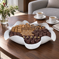 Plateau à chocolat chic blanc en forme de fleur ondulée pour les buffets de fêtes et les décorations de table de desserts festifs