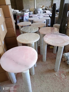 Mini <span class=keywords><strong>table</strong></span> d'appoint de luxe <span class=keywords><strong>ronde</strong></span> moderne en pierre de marbre d'onyx rose naturel pour chambre à coucher pour filles - Product Image 3