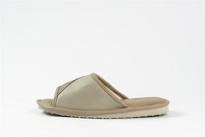 Pantuflas Grises de Interior para Hombre de Calidad Prémium a un Precio Asequible y Diseño de Última Moda - Product Image 2