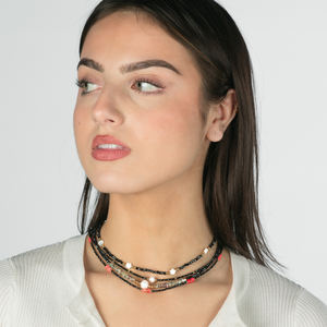 مجوهرات نسائية سوداء راقية مطلية بالذهب عيار 18 قيراط من الفولاذ المقاوم للصدأ مطرزة بالخرز والحجر الطبيعي قلادة لؤلؤ جذابة من NIMAI - Product Image 3