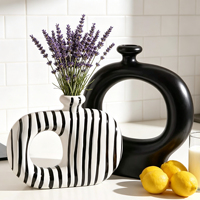 Vase en céramique abstrait minimaliste à cercle creux, récipient géométrique rayé noir et blanc pour la décoration moderne de bureau et de maison scandinave