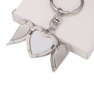 Portachiavi creativo con ala d'angelo sublimazione personalizzato con stampa fotografica Logo piccolo ciondolo a cuore per il regalo di laurea per i tuoi cari - Product Image 1