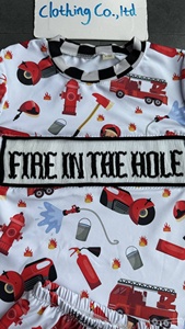 Ensemble 2 pièces pour tout-petits, broderie smockée à la main, haut à manches courtes avec broderie « Fire in the Hole » et <span class=keywords><strong>short</strong></span> à carreaux <span class=keywords><strong>noir</strong></span> et blanc pour garçons - Product Image 4
