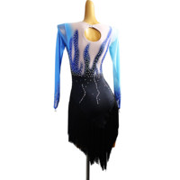 Robe de danse courte à col rond et manches longues avec dégradé de couleurs, strass et franges pour la danse latine, performance et compétition