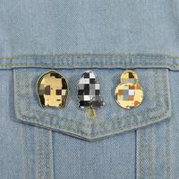 En gros, Pins de la série de films en métal, produits dérivés de films, badges émaillés, broches, badges robot étoile mignons pour vêtements, en stock