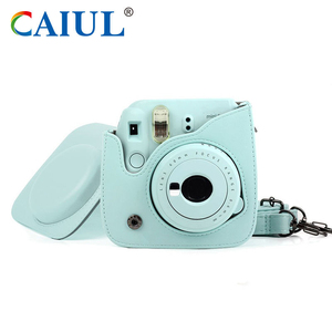 Fujifilm <span class=keywords><strong>Instax</strong></span> <span class=keywords><strong>Mini</strong></span> <span class=keywords><strong>9</strong></span> Groovy Ice Blue Sac de protection rigide en matériau PU souple pour une utilisation instantanée de l'appareil photo - Product Image 3
