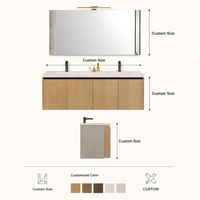Meubles-lavabos de salle de bain modernes de luxe en bois clair avec double vasque flottante et miroir sans cadre pour salle de bain principale de villa