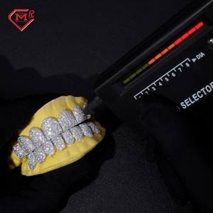 <span class=keywords><strong>Grillz</strong></span> Moissanite en Argent 925, <span class=keywords><strong>Grillz</strong></span> Dentaire Personnalisé 8 sur 8, Style Hiphop Diamant Moissanite pour Hommes - Product Image 3