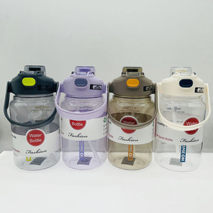 Bouteille d'eau en plastique de <span class=keywords><strong>2</strong></span> <span class=keywords><strong>litres</strong></span>, durable, anti-fuite, sans BPA, pour enfants, pour le sport, la randonnée, la gym, le travail, les voyages, l'école, vente en gros - Product Image 5