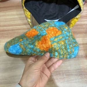 หมวกเบเร่ต์ลายสก็อตแบบวงกลม รุ่นใหม่ปี 2025 สำหรับผู้หญิง แฟชั่นทันสมัย สวมใส่สบาย อุ่นสบาย สีสันสดใส ทรงแบน - Product Image 4