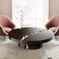 Table basse ronde en bois massif craquelé, style moderne et luxueux, pour salon de villa de luxe