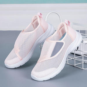 Chaussures de marche respirantes antidérapantes à semelle souple et tige en maille pour personnes d'âge moyen et âgées – Vente en gros - Product Image 3