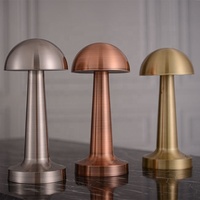 Lampe de table LED moderne rechargeable en métal, personnalisable, avec base de charge et variateur d'intensité, de la marque TAIKOO