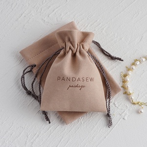 ถุงใส่เครื่องประดับไมโครไฟเบอร์สีชมพูหม่นหรูหรา PandaSew ขนาด 13x8 ซม. พร้อมโลโก้สั่งทำพิเศษ แบบมีเชือกผูก - Product Image 3