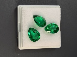 Prix de gros usine – Pierre d'émeraude verte colombienne taille poire pour la fabrication de bijoux - Product Image 4