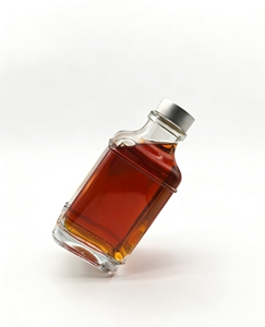 Botella de <span class=keywords><strong>Licor</strong></span> Cuadrada Vintage de Vidrio Transparente con Tapón de Corcho, Acabado Esmerilado/Mate, Logotipo Personalizado, Alta Calidad, 500ml/700ml/750ml para Licores - Product Image 3