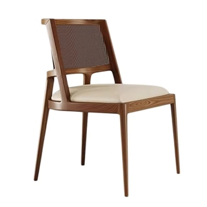 Chaise en bois faite à la main de couleur brun clair, prix d'usine moderne, idéale pour les restaurants, produit en gros personnalisable - Product Image 5