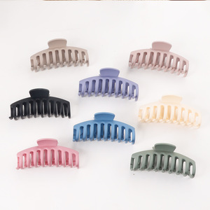 Pinza de Pelo Grande Casual de Plástico con Diseño de Hueso de Dragón Mate de Goreisi Jewelry, Pinza de Pelo Versátil de 11 cm para Moños en la Parte Posterior de la Cabeza, Pinza de Tiburón para Mujer - Product Image 1