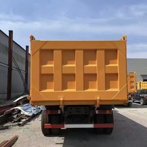 Camion benne d'occasion SINOTRUK HOWO 8x4 371HP Euro 2, 16 tonnes, pour <span class=keywords><strong>transport</strong></span> lourd général - Product Image 3
