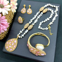 CH-LHN2053 Magnifique Collier en Pierre Naturelle avec Breloque Corail et Incrustation de Cristal, Pendentif Corail Coloré, Collier de Perles en Pierre pour Femme, Vente en Gros