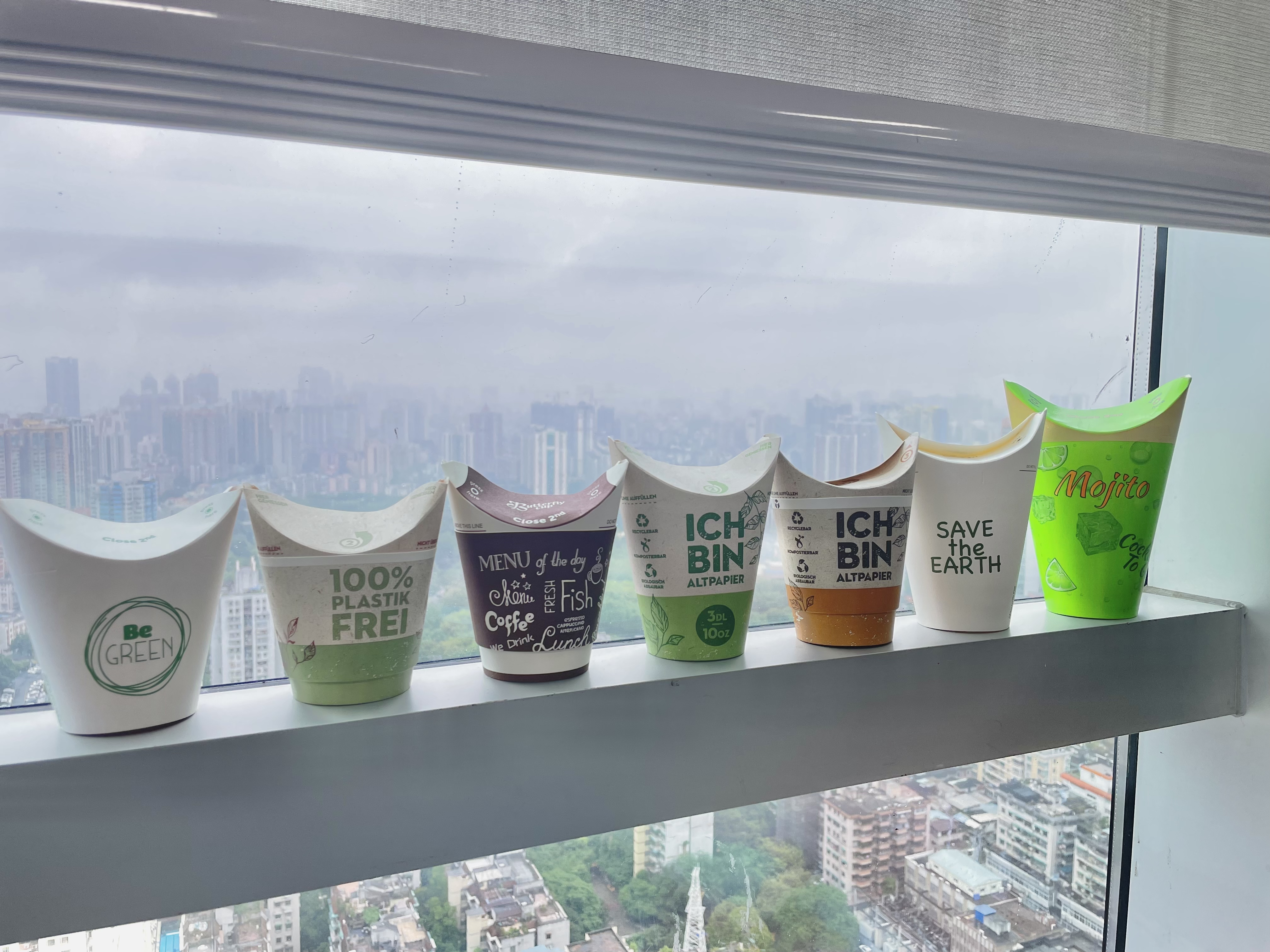 Tazze da caffè con farfalle