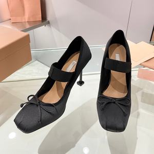 Zapatos de Novia Estilo Francés Personalizados con Tacones Finos, Punta Cuadrada, Parte Superior de Cuero Genuino y Diseño Acolchado para Damas - Product Image 3