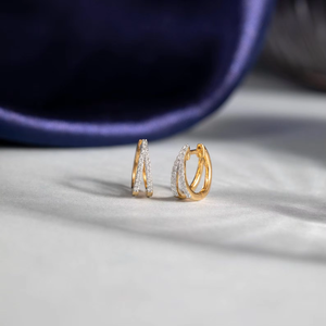 Boucles d'oreilles élégantes en diamant de laboratoire Double ligne Pave Round Brilliant Cut Lab Grown Diamond Huggie Hoop Boucles d'oreilles en or massif 18K - Product Image 2